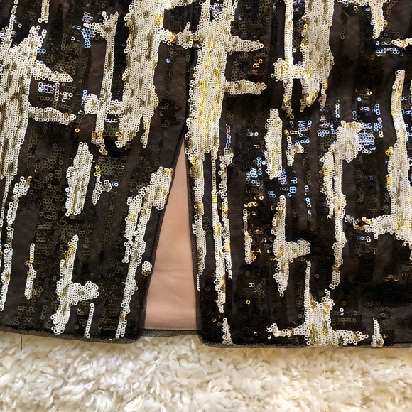 BCBGMaxAzria | Black and White Larisa Sequin Knee Length Dress Size 2 - Picture 7 of 10